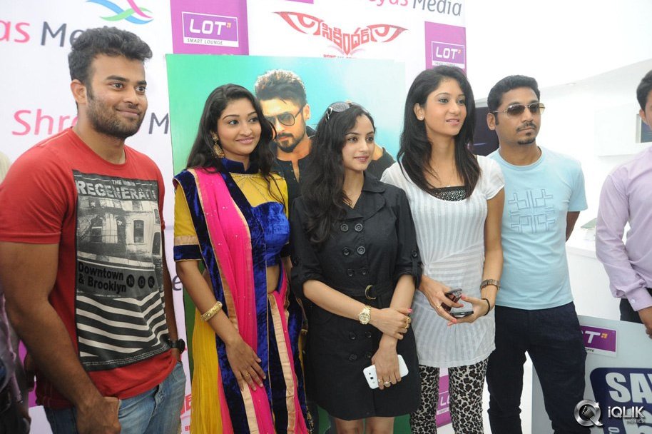 Sikindar-Movie-Promotion-at-Lot-Mobiles-Store-Madhapur